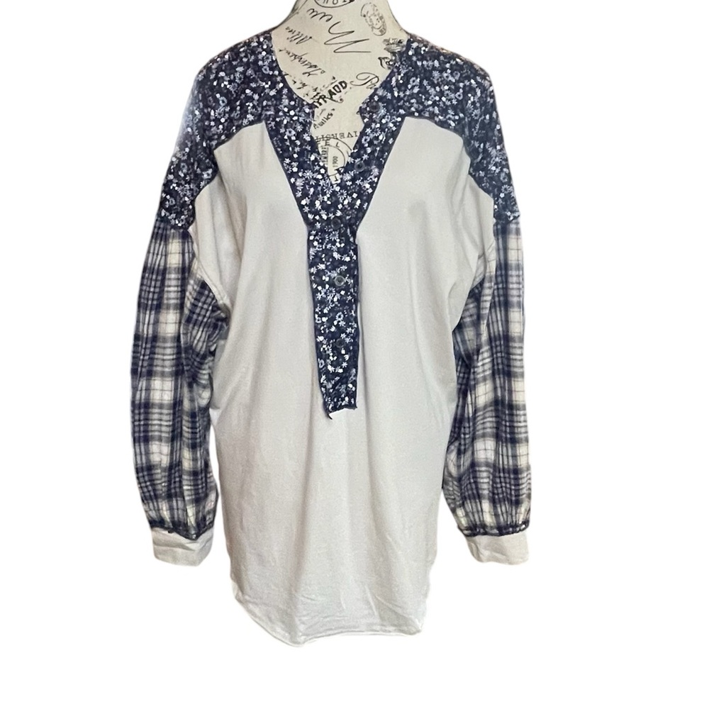 New Off-white,  Navy Blue Mixed Print Half Button Pullover Top Plus Size 2X - Picture 8 of 9